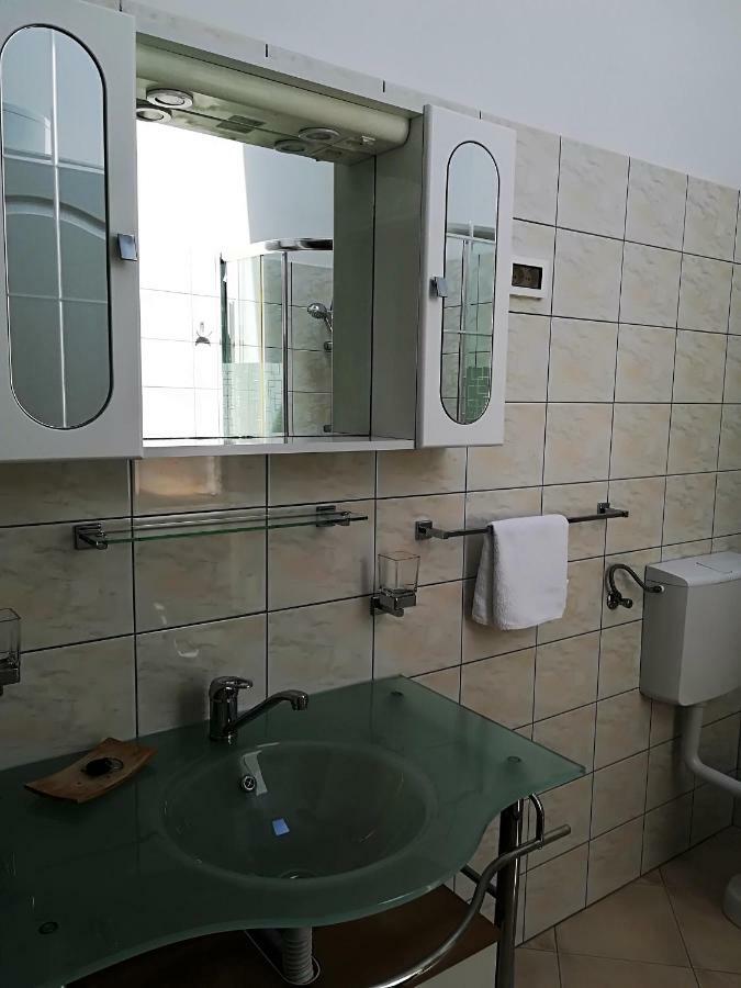 Apartman Rosanda 1 Premuda Buitenkant foto